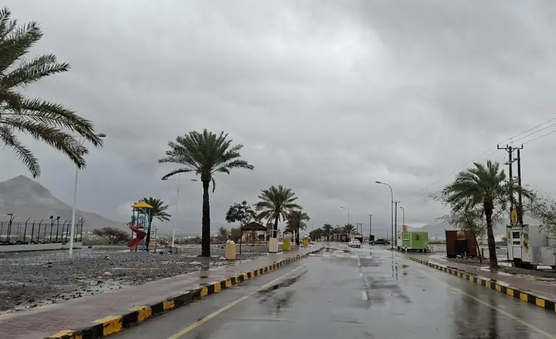أجواء ماطرة في عدة محافظات عُمانية