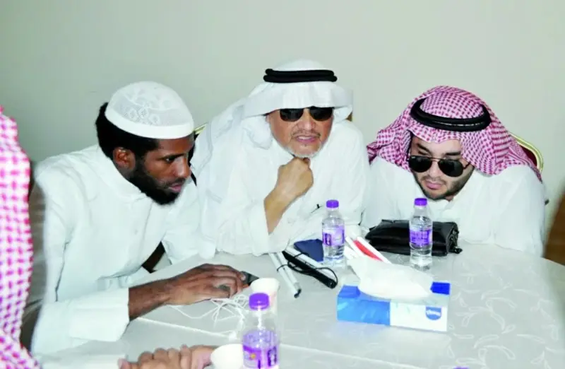 مؤسسة الأمير محمد بن فهد تطلق برنامجاً لتدريب المكفوفين على التقنيات الذكية