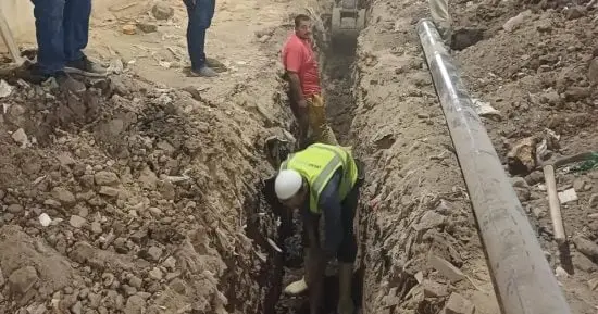 لإنهاء الطفوحات.. بدء تنفيذ خط صرف بديل بمحيط مدرستي الأقصى وخالد بن الوليد بالطالبية