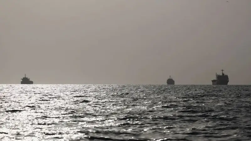 غرق سفينة حاويات بمضيق هرمز بعد اصطدامها بلغم