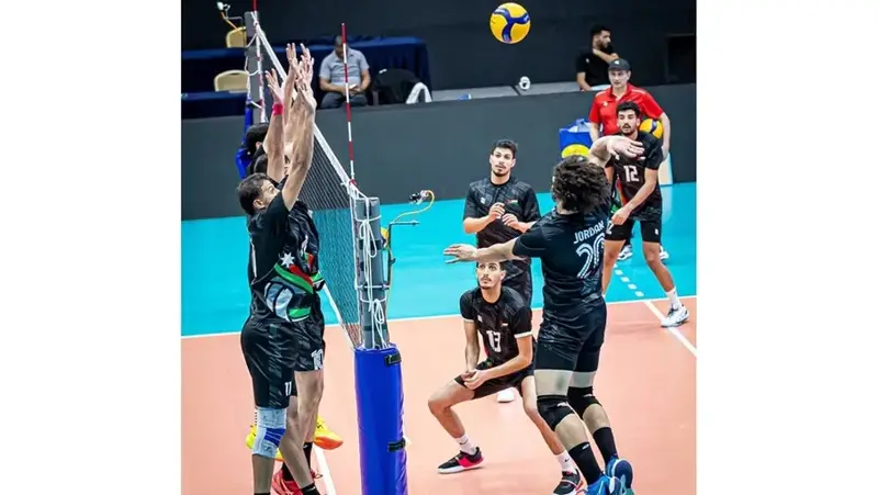 "طائرة" المنتخب الوطني تخسر أمام البحرين في البطولة العربية
