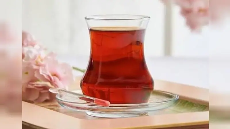 دراسة: تناول 6 أكواب شاي يوميًا يقلل خطر أمراض القلب والأوعية الدموية