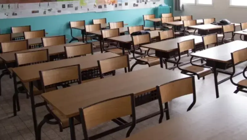 هل تسرّعت كرامي لـ"تنقذ موقفها"؟ قرار دمج الصفوف يثير مخاوف على تعليم التلامذة