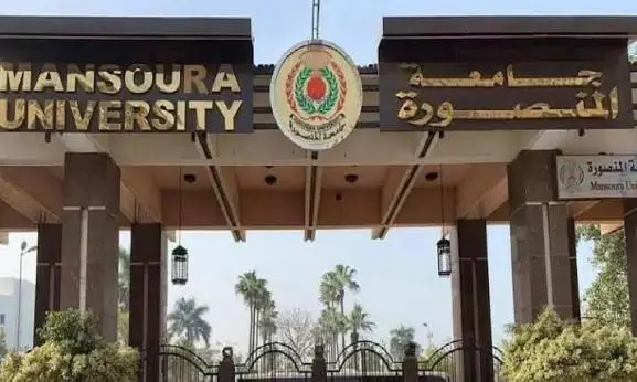 قرار عاجل من جامعة المنصورة بعد تعدي طالب على زميله بـ«كتر»