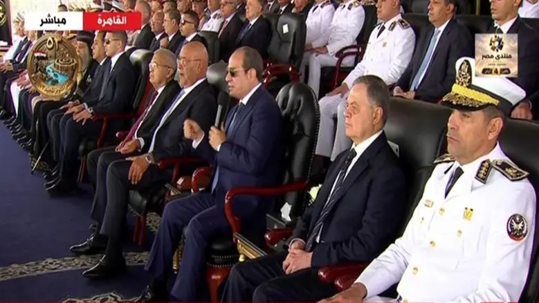 عاجل| الرئيس السيسي: الأمن القومي المصري يقوم على جناحي الشرطة والقوات المسلحة.. واستهدافهما يمس استقرار الدولة