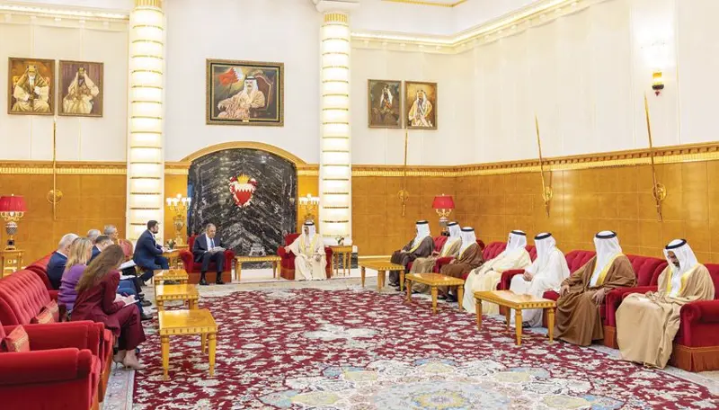 تعزيز التعاون بين البحرين وروسيا في مختلف المجالات الحيويةالملك يبحث مع وزير الخارجية الروسي جهود تعزيز الاستقرار والسلام في المنطقة