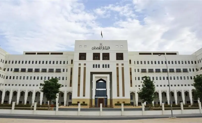 وزارة العمل تتحرك بشأن إنهاء خدمات عُمانيين لدى شركة "بي جي بي" للنفط والغاز