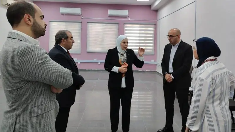 أمين عام التربية تتفقد التعليم المهني في العقبة