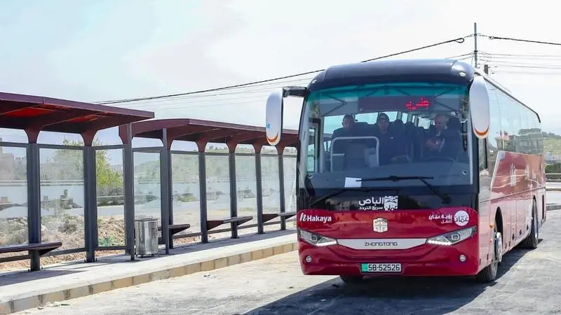 مطالبات بتعزيز خدمة النقل على خط التردد السريع بين صويلح والبلقاء التطبيقية