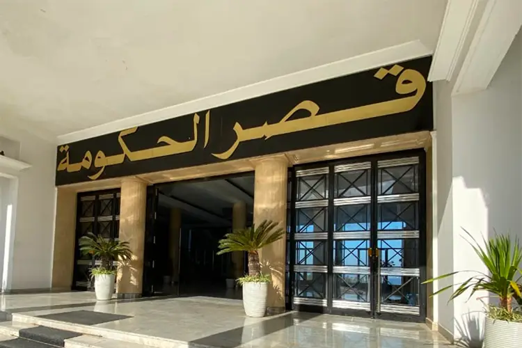 الوزير الأول ينصّب اللجنة الدائمة لمعالجة طلبات الاستيراد.. وهذه مهامها