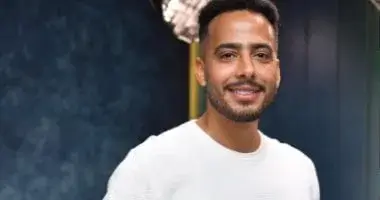 مها الصغير تظهر بالحجاب وتطلب الدعاء لابنها ياسين السقا من المستشفى