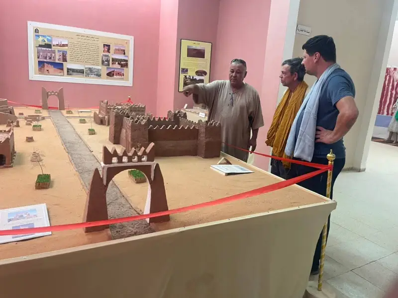 فوج سياحي هولندي يكتشف معالم إن صالح