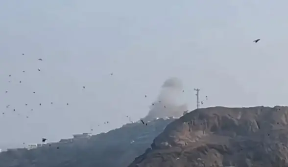 نجاة الحكومة اليمنية من قصف حوثي استهدف قصر معاشيق في عدن