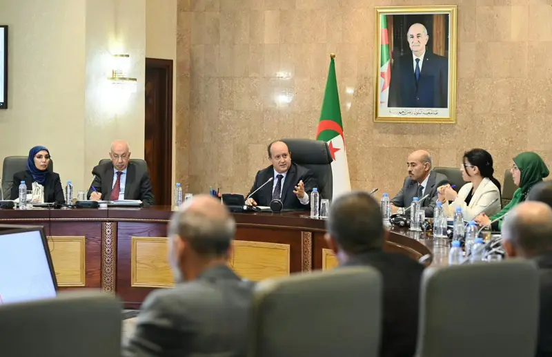الوزير الأول يتحرك لضبط أسعار المواد واسعة الاستهلاك وضمان وفرتها