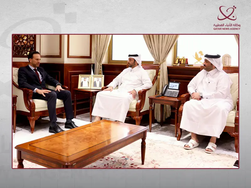 وزير البلدية يجتمع مع السفير الكندي لدى الدولة