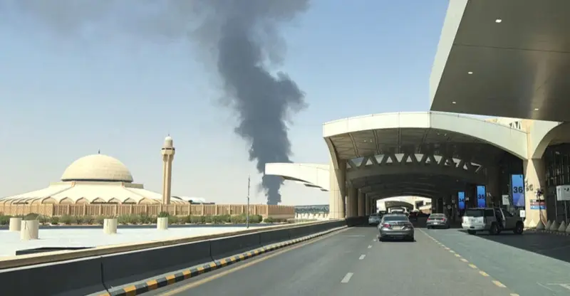 شفق نيوز..الحوثيون: استهدفنا مطار الملك خالد بالرياض وقاعدة خميس مشيط