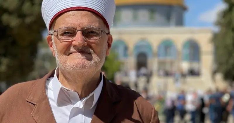 الاحتلال يمدد إبعاد الشيخ عكرمة صبري عن الأقصى أسبوعا