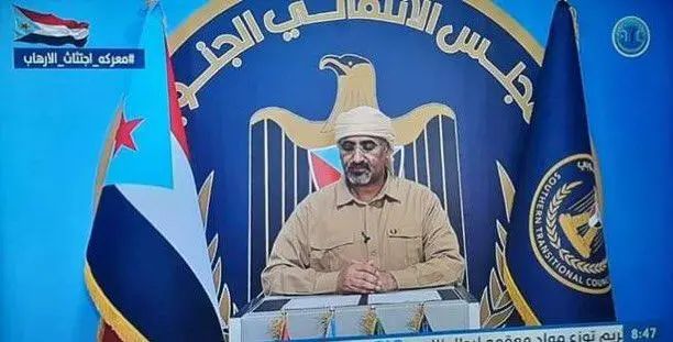في أول ظهور مصور منذ فراره من عدن.. الزبيدي يدعو إلى الاصطفاف خلف القوات المسلحة ومواجهة الحوثيين