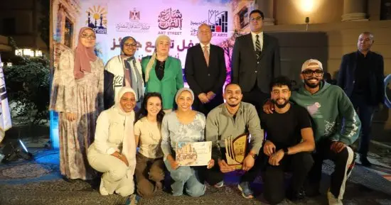 محافظ القاهرة يكرم المتميزين في عروض «شارع الفن» بوسط البلد.. صور