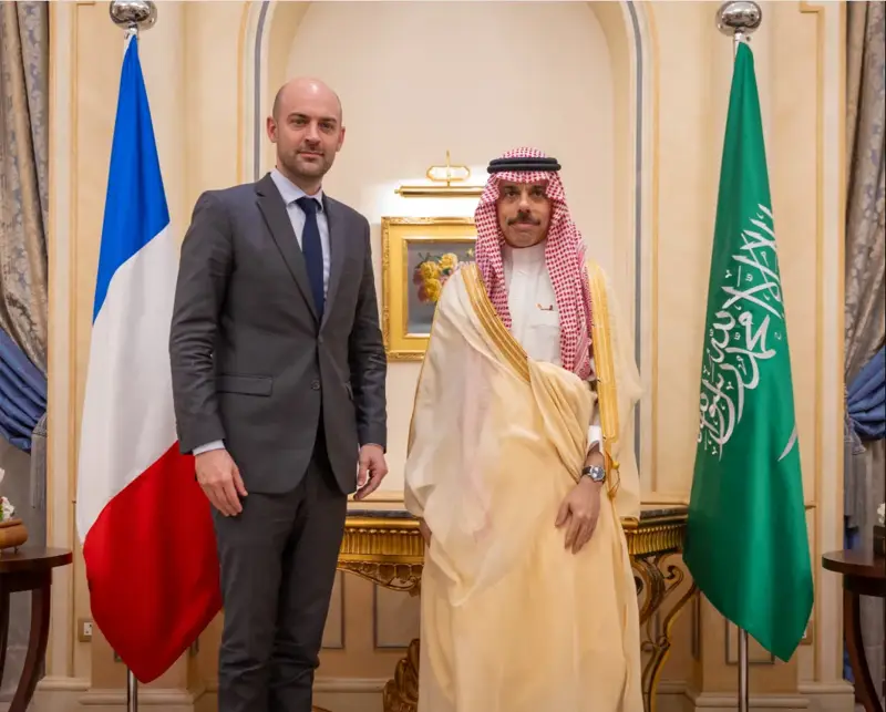 السعودية وفرنسا تبحثان أمن وسلامة الممرات المائية وحرية الملاحة