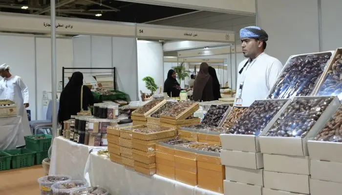 بمشاركة نحو 100 مؤسسة.. انطلاق فعاليات النسخة الرابعة لمعرض التمور والعسل بمركز عُمان للمؤتمرات والمعارض