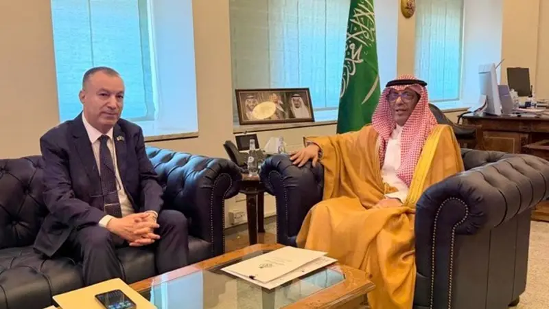 «الرسي» يبحث مع السفير الجزائري العلاقات الثنائية والمستجدات الإقليمية
