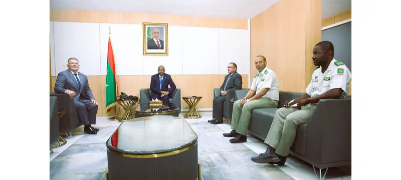وزير الدفاع يجري مباحثات مع سفير جمهورية التشيك لدى موريتانيا - الوكالة الموريتانية للأنباء
