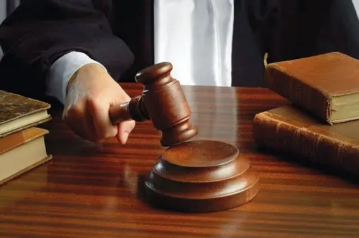 شفق نيوز..تأجيل محاكمة مثنى السامرائي عشرة ايام بعد نفي 3 شهود علاقتهم به