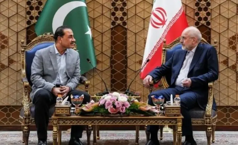 إيران تُحدد خطوطها الحمراء.. ما الرسائل التي حملها قائد الجيش الباكستاني إلى واشنطن؟