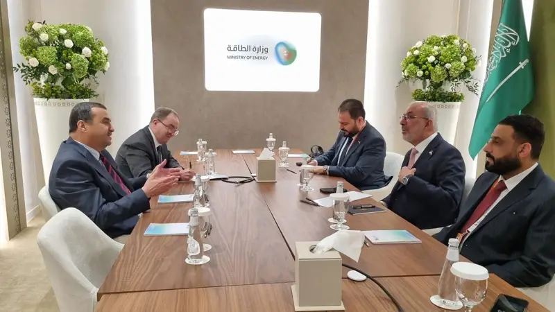 الجزائر والعراق تبحثان مشاريع مشتركة في المحروقات والبتروكيماويات