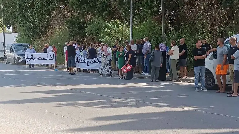 انفردت «الشروق» بكشف مخاطره ...والية نابل تسحب رخصة مصنع الذباب وتفتح تحقيقا