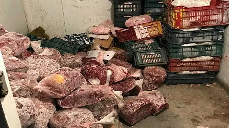 وهران: حجز أزيد من 193 كلغ لحوم ومنتجات بحرية فاسدة داخل مرآب مسكن