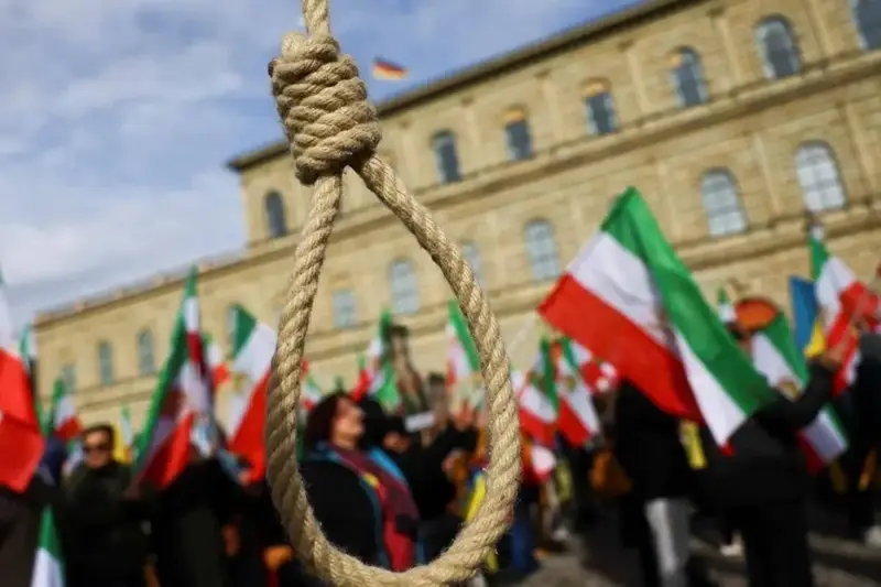 إيران تعدم رجلاً أدانته بالمساعدة في هجوم على مركز للشرطة