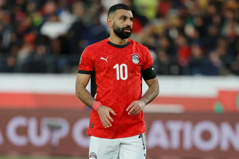 اتحاد الكرة المصري يتدخل لاحتواء خلاف محمد صلاح وحسام حسن