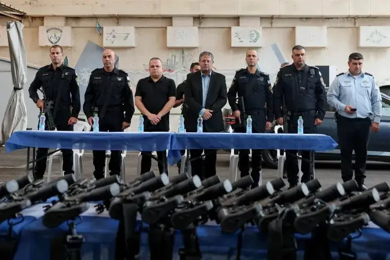 بن غفير يوسّع استحقاق السلاح لـ11 مستوطنة وبؤرة في الضفة