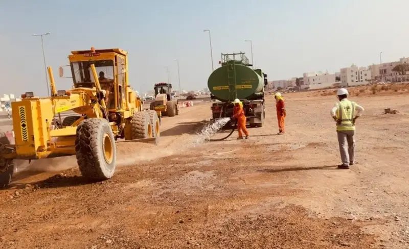 بدء أعمال تنفيذ مشروع ازدواجية ربط شارع النزهة بطريق مسقط السريع