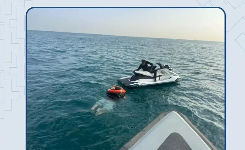 إنقاذ مواطن سقط من دراجة مائية بشاطئ العذيبة