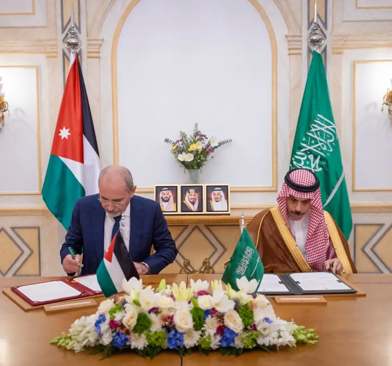 وزير الخارجية ونظيره الأردني يوقّعان بروتوكول مجلس التنسيق الأعلى