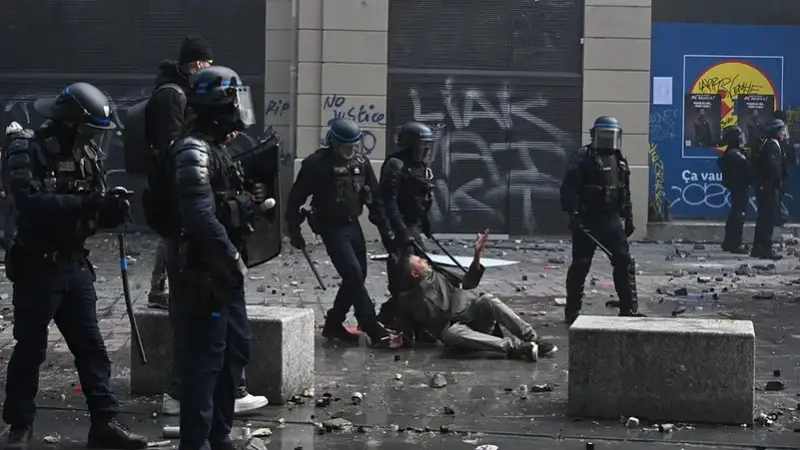 فرنسا: توقيف 1200 شخص وإصابة 150 شرطياً في الاحتجاجات