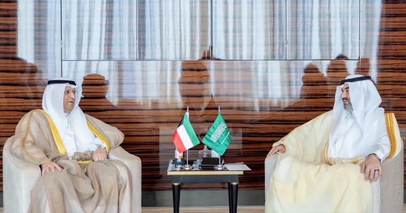وزيرا الاتصالات الكويتي والسعودي يبحثان التعاون في تطوير البنية التحتية وتعزيز التحول الرقمي