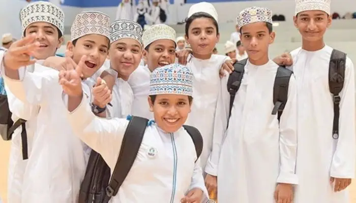 كم يبلغ عدد الطلبة والمعلمين بالمدارس الحكومية في محافظة البريمي للعام الدراسي الحالي؟