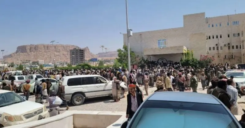 جريمة حرب حوثية... قتلى وجرحى بالمئات