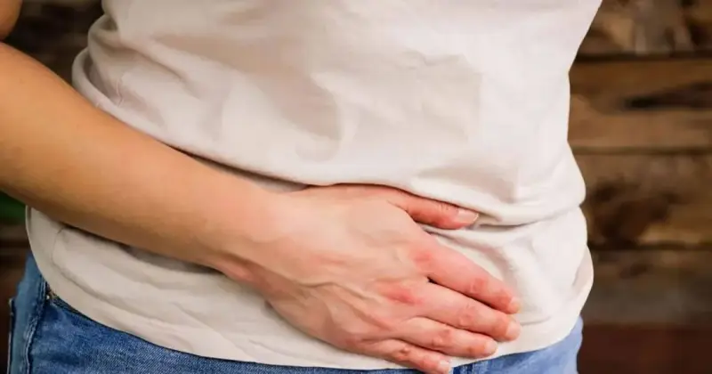 قبل عقد من ظهور الأعراض... إشارات في الدم قد تنذر بالإصابة بالتهاب الأمعاء