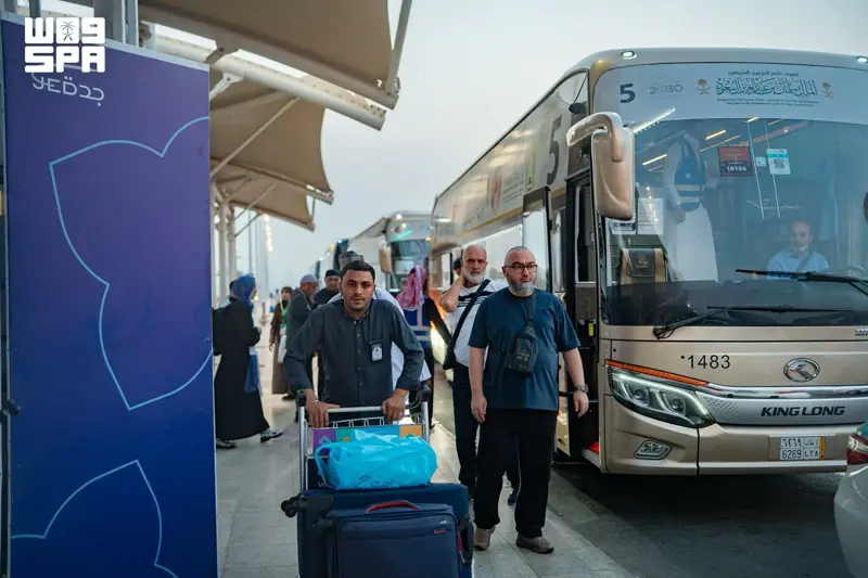 ضيوف الدفعة الرابعة من برنامج خادم الحرمين للعمرة والزيارة يغادرون مكة المكرمة