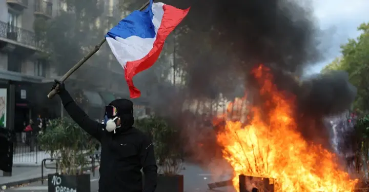 شفق نيوز..فرنسا تلجأ لحظر التجول الجزئي وتلوح بإعلان حالة الطوارئ للسيطرة على الاحتجاجات