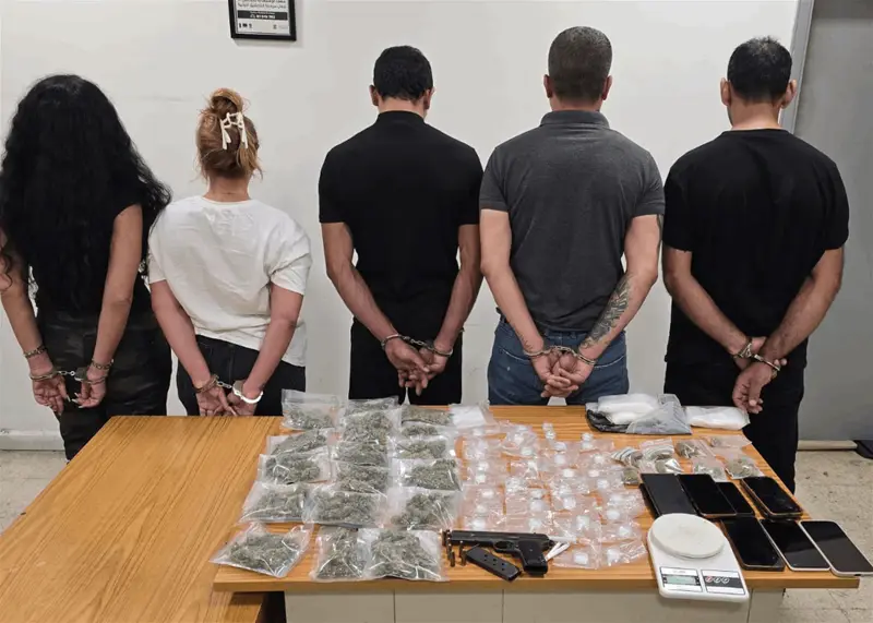 أوقفوا بالجرم المشهود.. 5 أشخاص روّجوا المخدّرات في أبي سمراء وقوى الامن في المرصاد