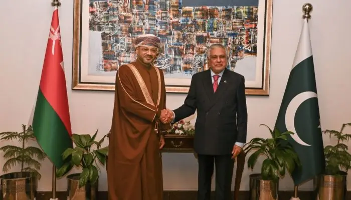 وزير الخارجية يلتقي نائب رئيس الوزراء وزير الخارجية الباكستاني