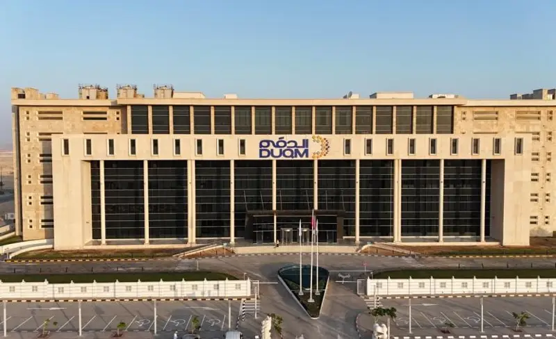 بطول 8.7 كيلومتر.. إسناد مشروع إنشاء الطرق والبنية الأساسية لمنطقة الصناعات السمكية بالدقم