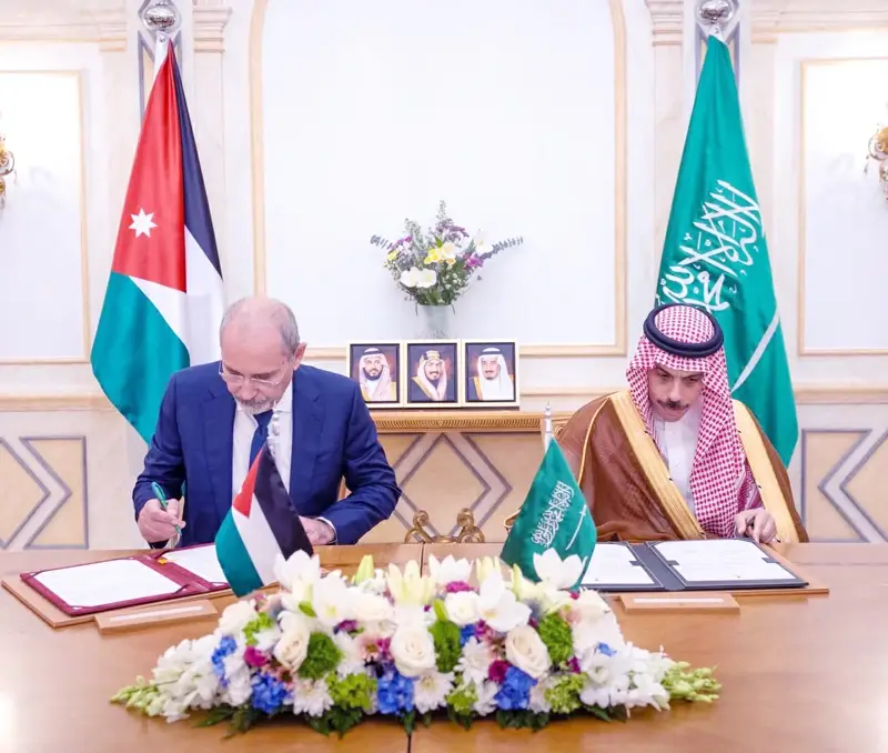 وزيرا خارجية السعودية والأردن يوقّعان بروتوكول تعديل مجلس التنسيق الأعلى