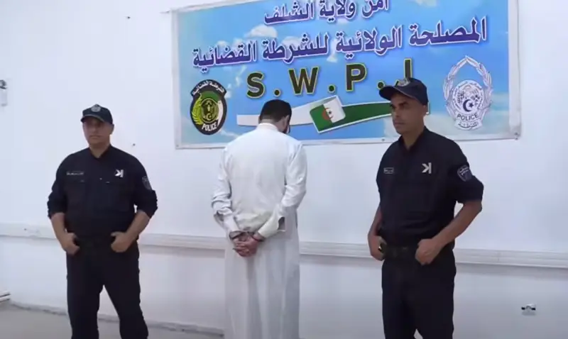 شرطة الشلف توقف متّهما بإبرام صفقات وهمية لاستيراد السيارات